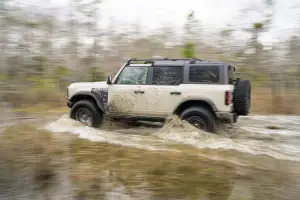 Ford Bronco Everglades - Foto