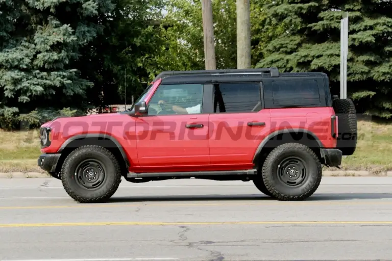 Ford Bronco Heritage Edition 2023 - Foto Spia 21-07-2022 - 28