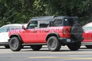 Ford Bronco Heritage Edition 2023 - Foto Spia 21-07-2022 - 10
