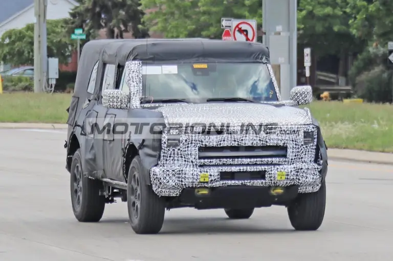 Ford Bronco Hybrid - Foto spia 30-6-2021 - 1