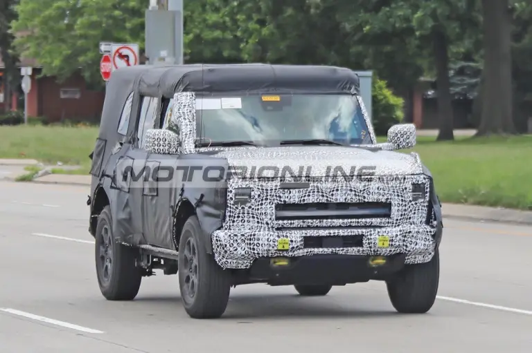 Ford Bronco Hybrid - Foto spia 30-6-2021 - 2