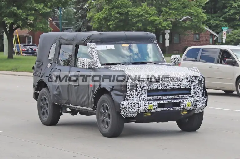 Ford Bronco Hybrid - Foto spia 30-6-2021 - 4
