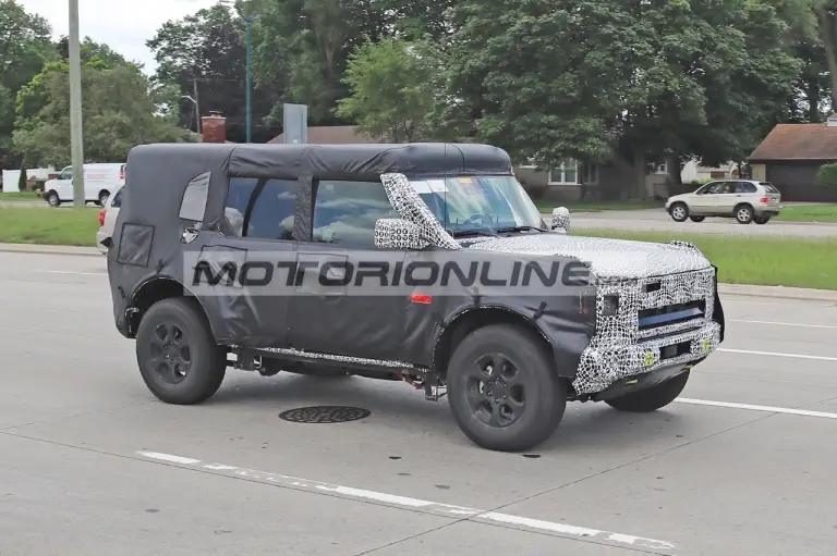 Ford Bronco Hybrid - Foto spia 30-6-2021 - 7
