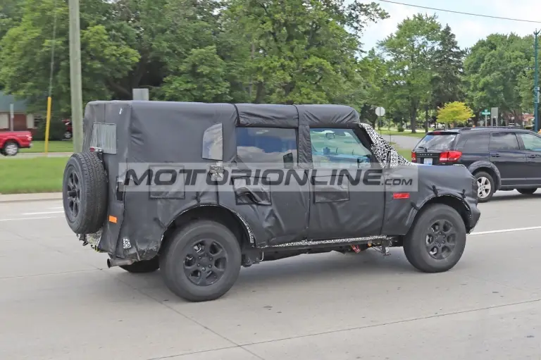 Ford Bronco Hybrid - Foto spia 30-6-2021 - 5