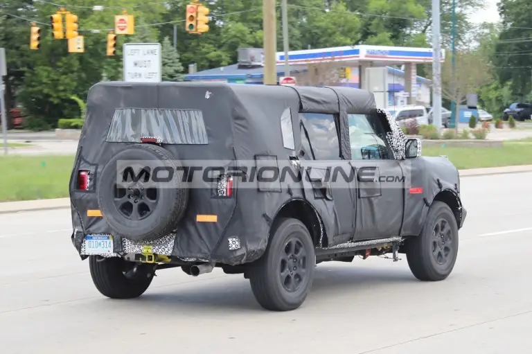 Ford Bronco Hybrid - Foto spia 30-6-2021 - 10
