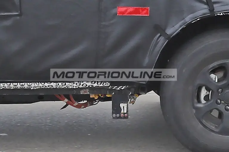 Ford Bronco Hybrid - Foto spia 30-6-2021 - 12