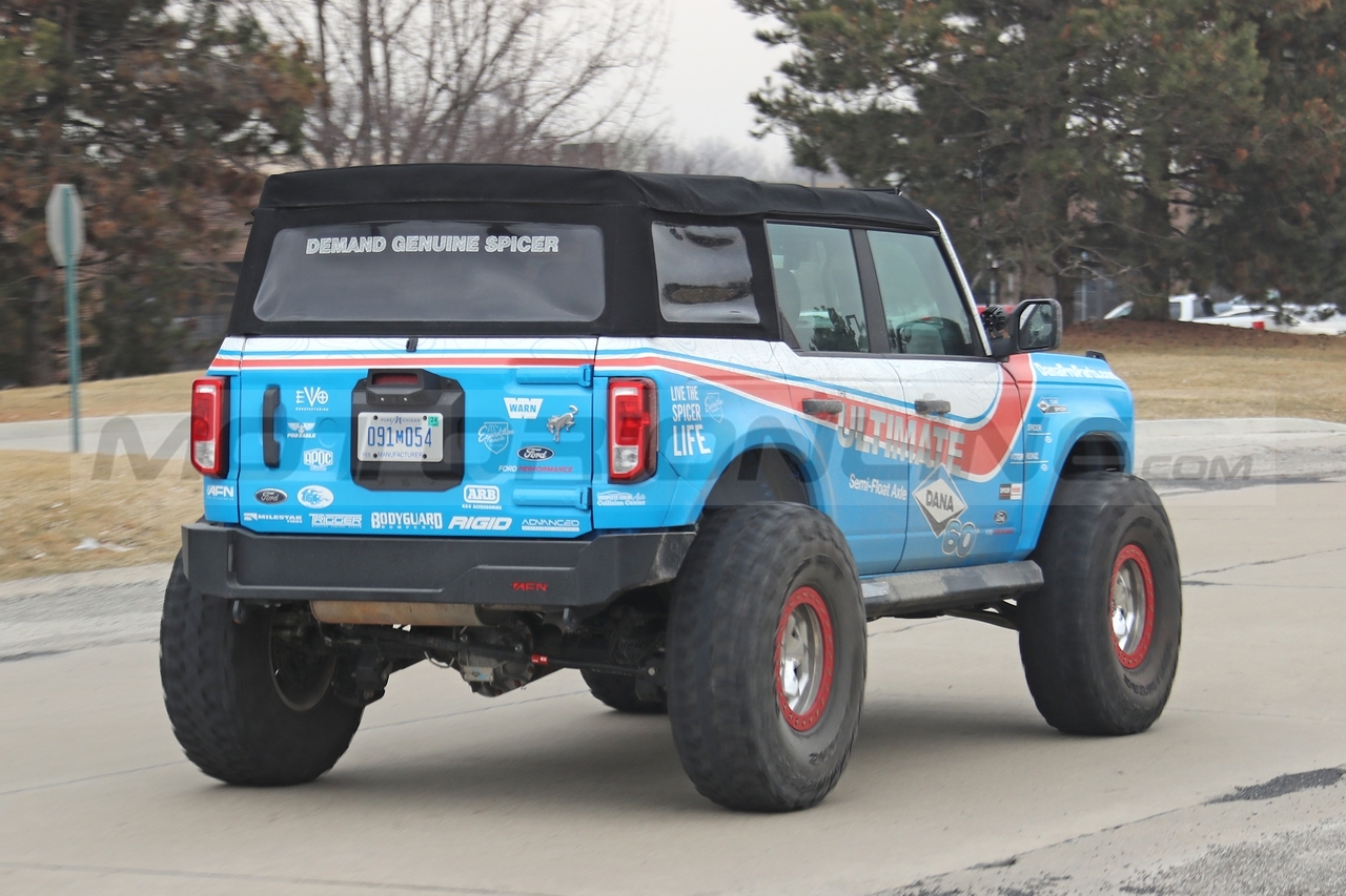 Ford Bronco modificato - Foto Spia 12-04-2022