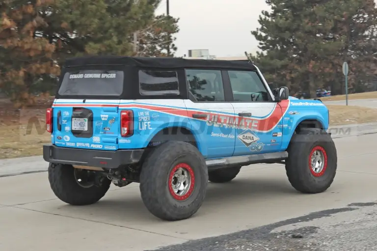 Ford Bronco modificato - Foto Spia 12-04-2022 - 8