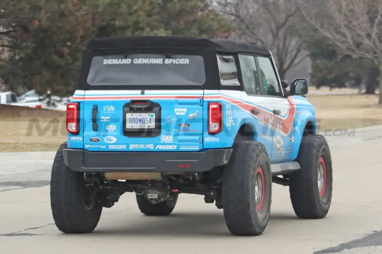 Ford Bronco modificato - Foto Spia 12-04-2022 - 2