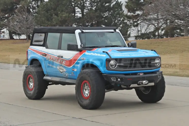 Ford Bronco modificato - Foto Spia 12-04-2022 - 6
