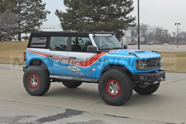 Ford Bronco modificato - Foto Spia 12-04-2022 - 7