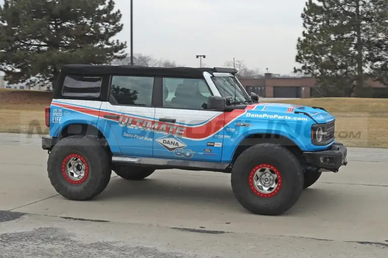 Ford Bronco modificato - Foto Spia 12-04-2022 - 3