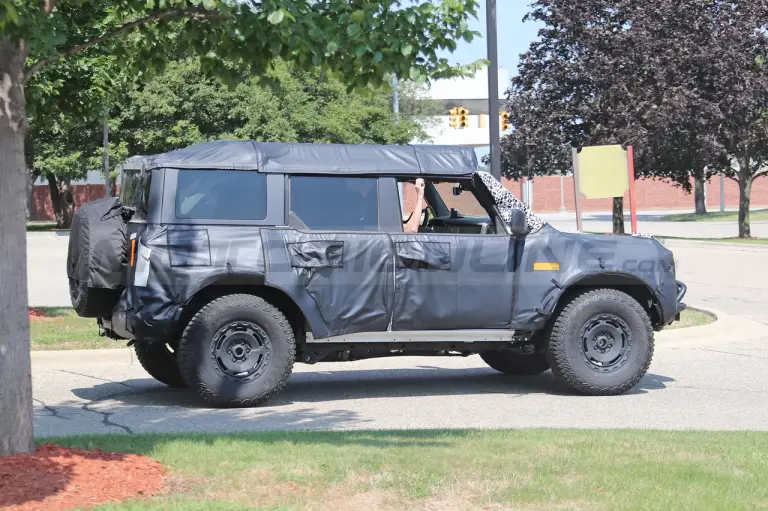 Ford Bronco Overland Sasquatch - Foto Spia 27-08-2021 - 7