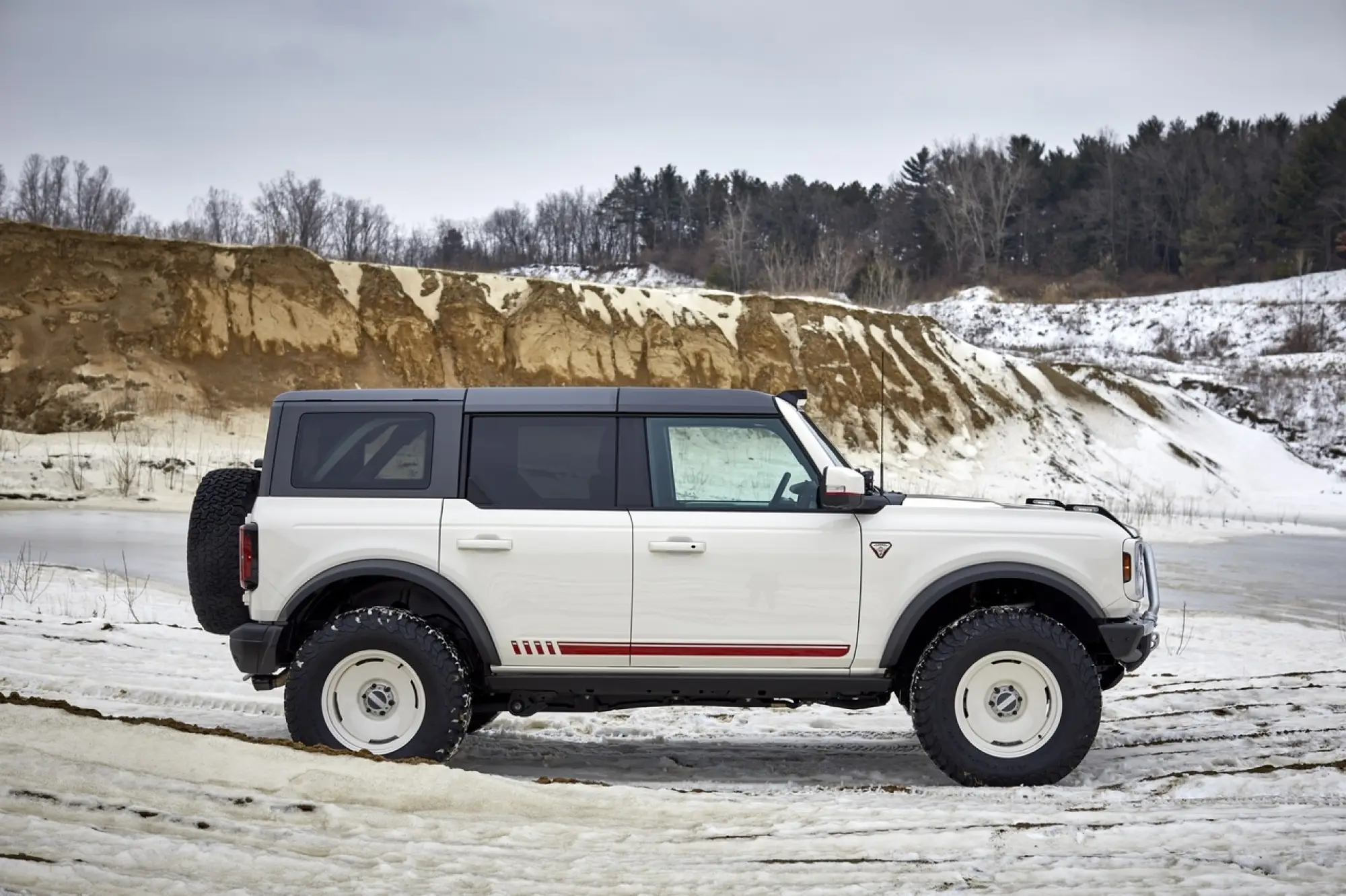 Ford Bronco Pope Francis Center First Edition - Foto - 6