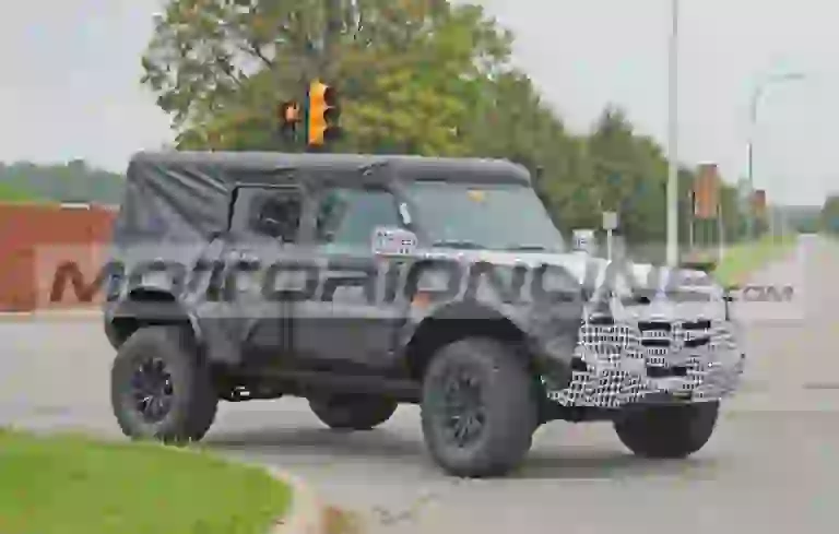 Ford Bronco Raptor 2023 - le prime foto spia  - 1