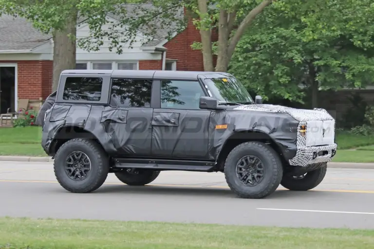 Ford Bronco Raptor - Foto Spia 09-09-2021 - 7
