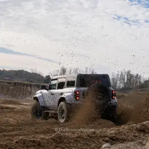 Ford Bronco Raptor - Foto - 3