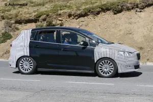 Ford C-Max 2015 - Foto spia 12-08-2014 - 4