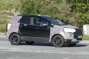 Ford EcoSport foto spia giugno 2016