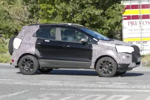 Ford EcoSport foto spia giugno 2016