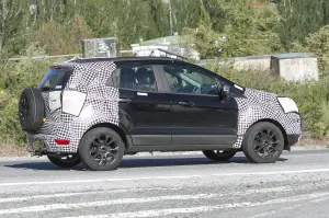 Ford EcoSport foto spia giugno 2016 - 7