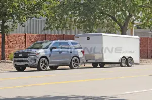 Ford Expedition ST 2022 - Foto Spia 17-09-2021