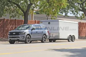 Ford Expedition ST 2022 - Foto Spia 17-09-2021