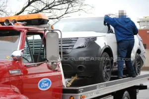 Ford Explorer 2011 - Foto spia 28-3-2010 - 4