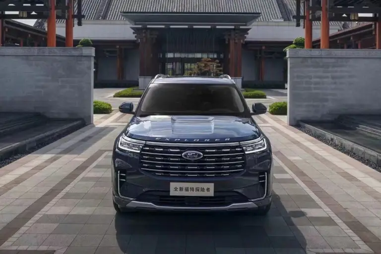 Ford Explorer 2023 - Foto Cina - 1