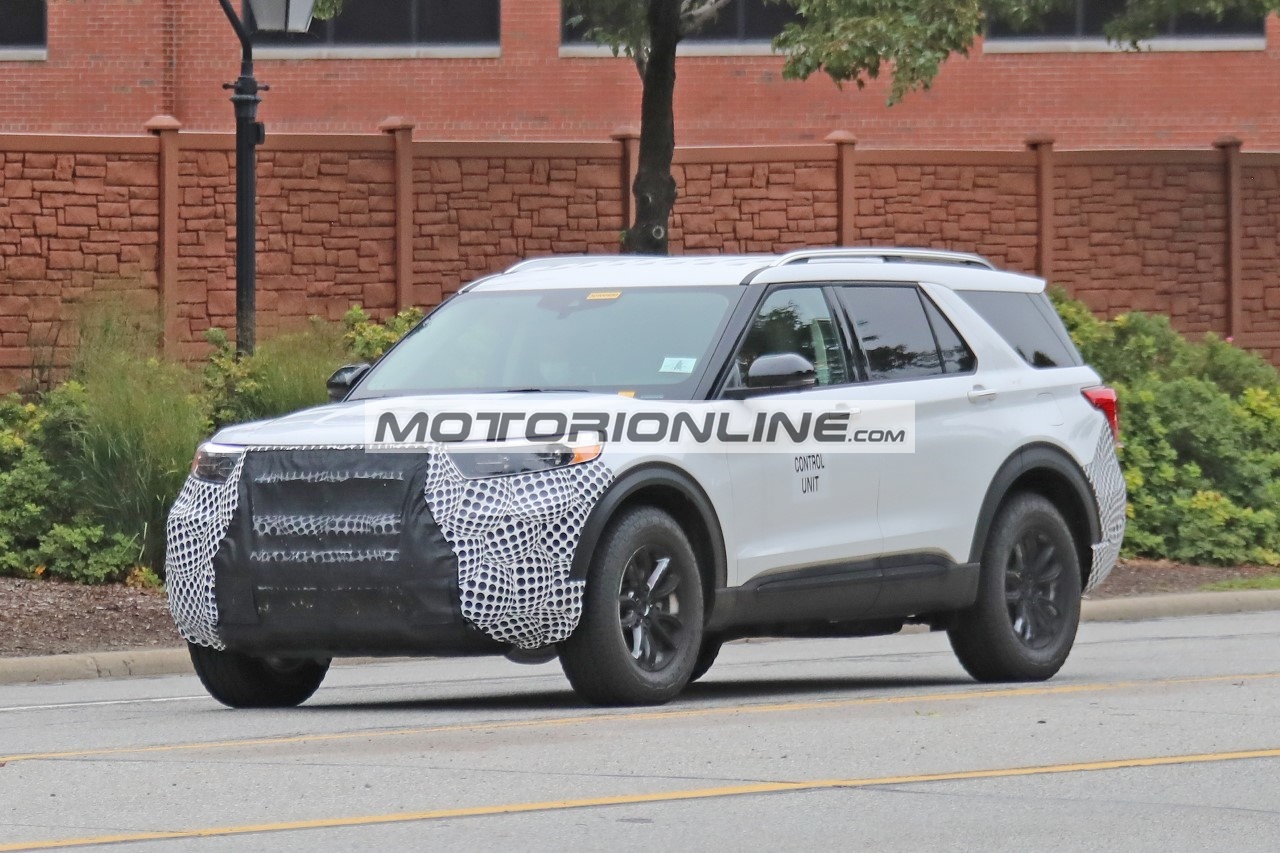 Ford Explorer FX4 - Foto spia 23-9-2020