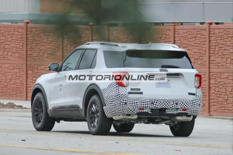 Ford Explorer FX4 - Foto spia 23-9-2020 - 9