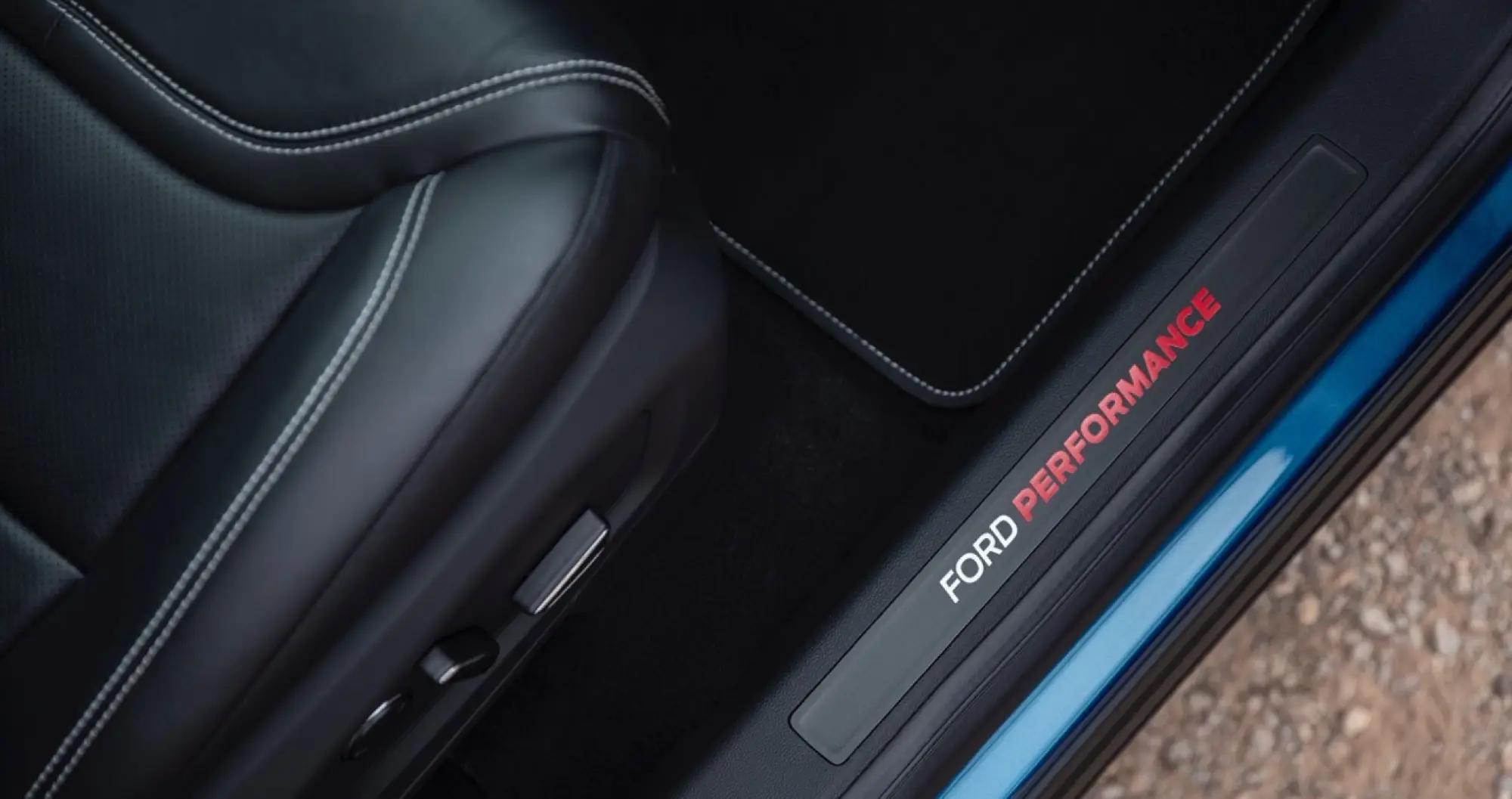 Ford Explorer Hybrid e ST - 20