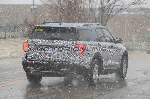 Ford Explorer MY 2020 foto spia 27 novembre 2018 - 16