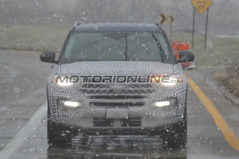 Ford Explorer MY 2020 foto spia 27 novembre 2018 - 1