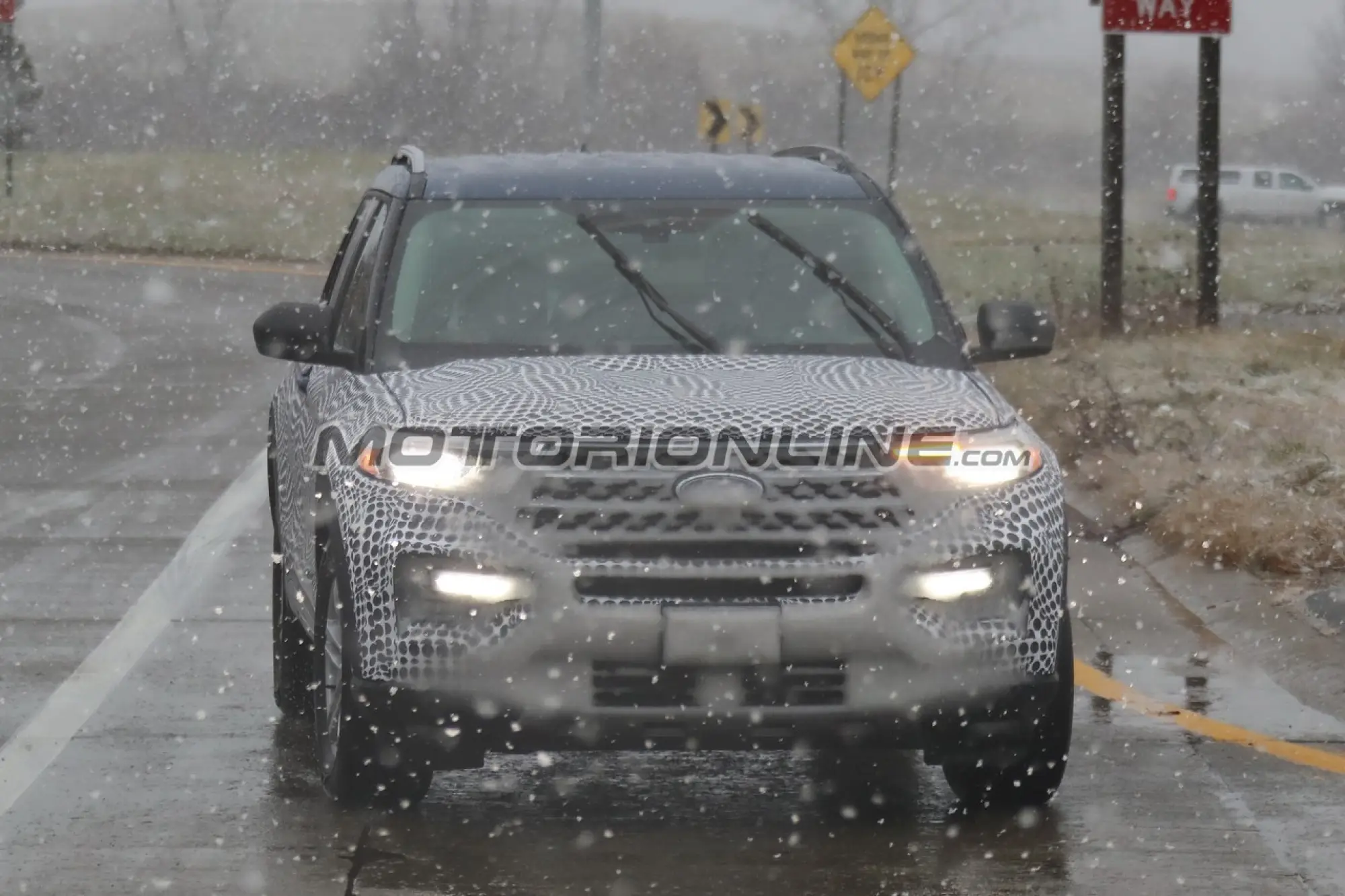 Ford Explorer MY 2020 foto spia 27 novembre 2018 - 2
