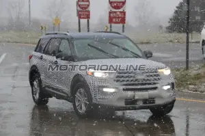 Ford Explorer MY 2020 foto spia 27 novembre 2018 - 6