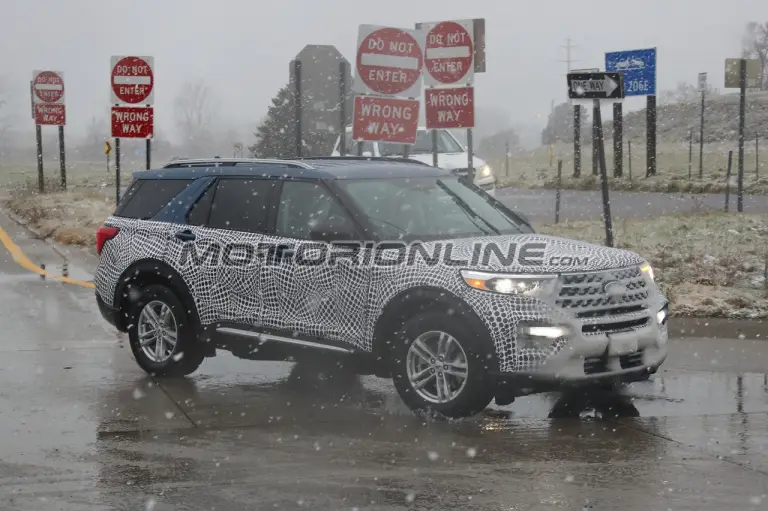 Ford Explorer MY 2020 foto spia 27 novembre 2018 - 8