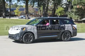 Ford Explorer ST 2024 - Foto Spia 10-10-2022