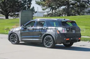 Ford Explorer ST 2024 - Foto Spia 10-10-2022
