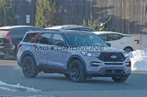 Ford Explorer ST foto spia 6 dicembre 2018