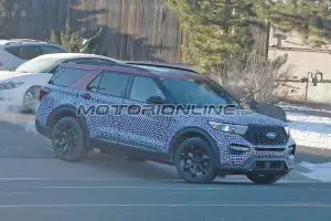 Ford Explorer ST foto spia 6 dicembre 2018