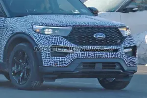 Ford Explorer ST foto spia 6 dicembre 2018