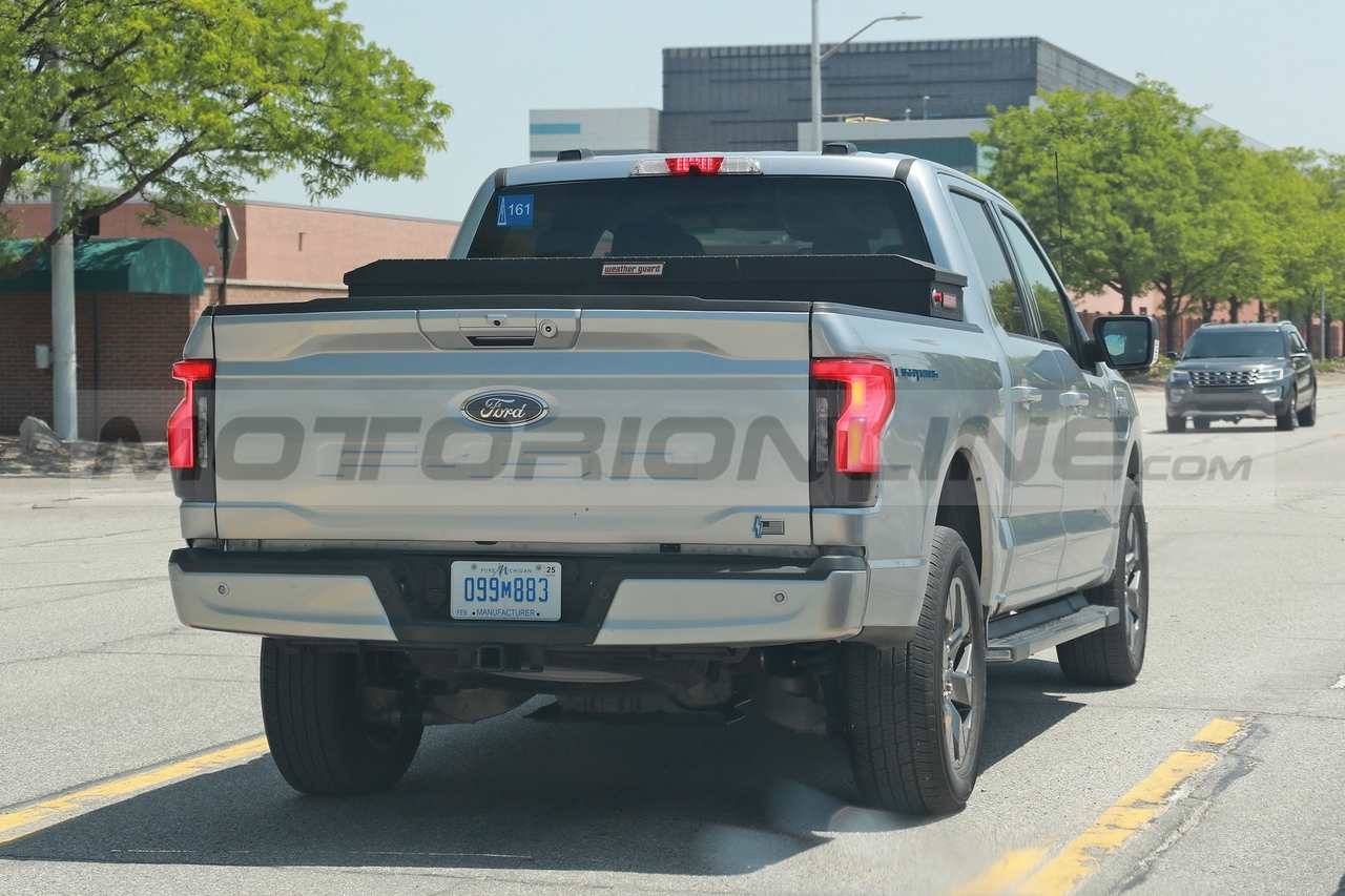 Ford F-150 Lightning 2022 con generatore - Foto Spia 08-06-2022