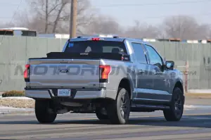 Ford F-150 Lightning 2022 con generatore - Foto Spia 08-06-2022 - 6