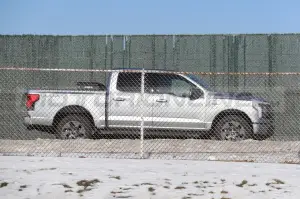 Ford F-150 Lightning 2022 con generatore - Foto Spia 08-06-2022 - 1
