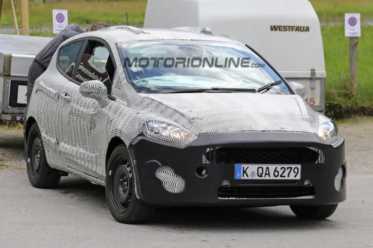 Ford Fiesta 3 porte - Foto spia 17-08-2016 - 14