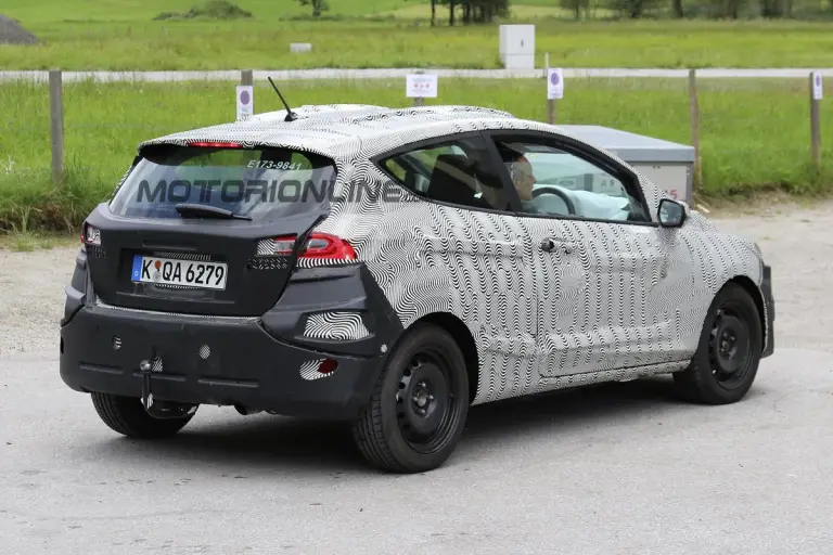 Ford Fiesta 3 porte - Foto spia 17-08-2016 - 16
