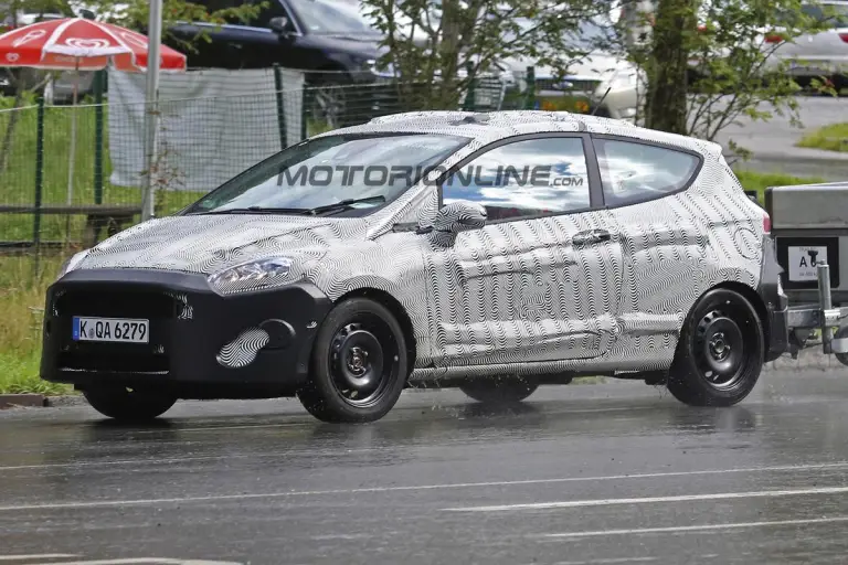 Ford Fiesta 3 porte - Foto spia 17-08-2016 - 6