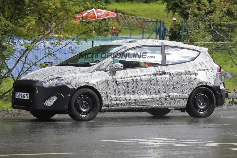 Ford Fiesta 3 porte - Foto spia 17-08-2016 - 7