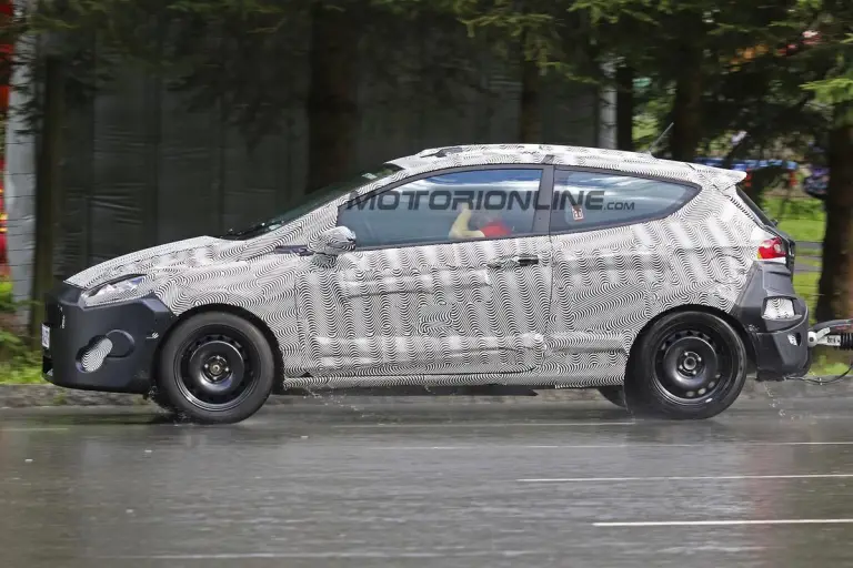 Ford Fiesta 3 porte - Foto spia 17-08-2016 - 8